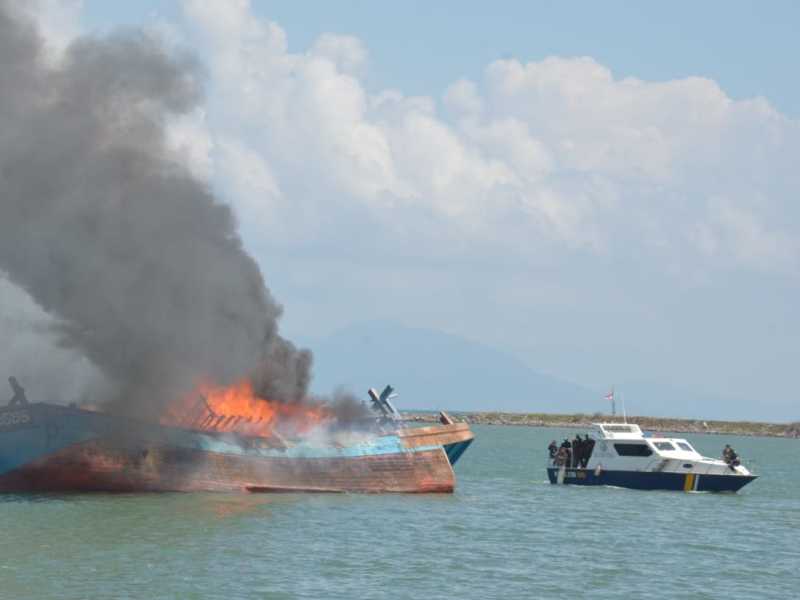 Australia Bakar Kapal Ikan Indonesia, Begini Kata Susi Pudjiastuti