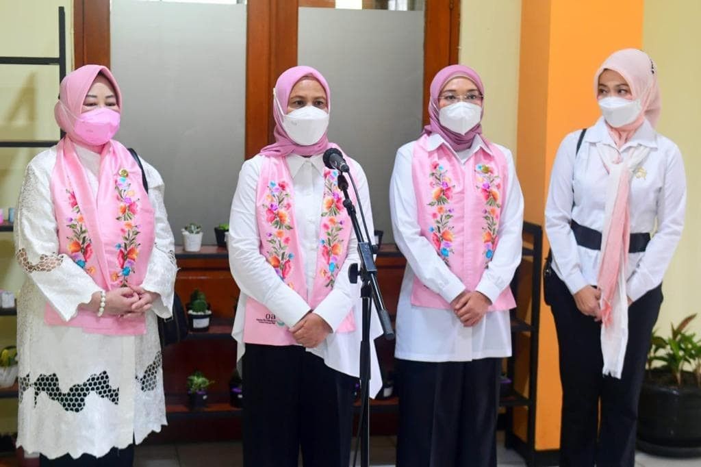 Jenguk Korban Kekerasan Seks, Iriana Jokowi: Saya Sakit, Sakit Sekali