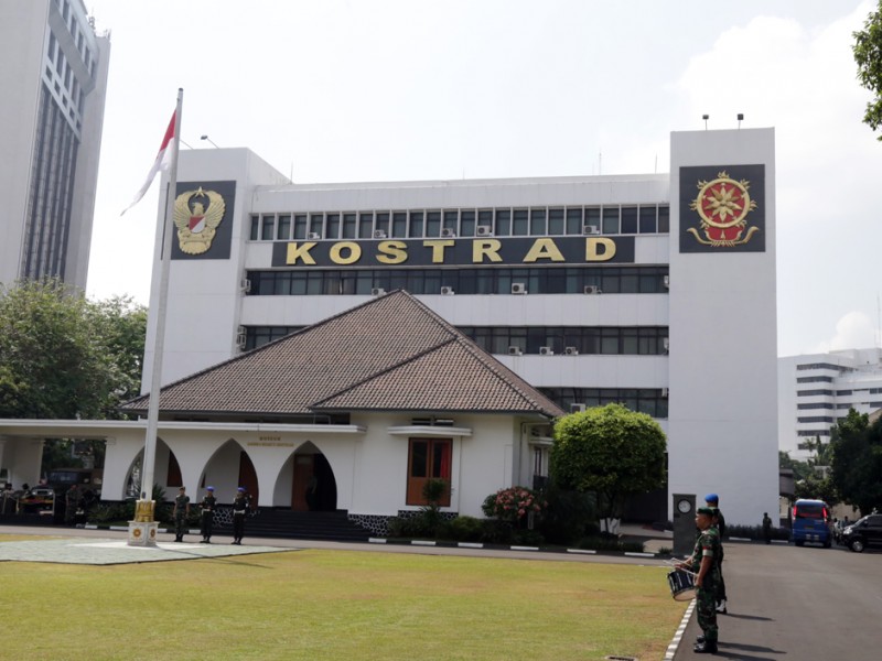 Lesperssi: Jokowi Belum Pilih Pangkostrad Baru Karena Alasan Politis