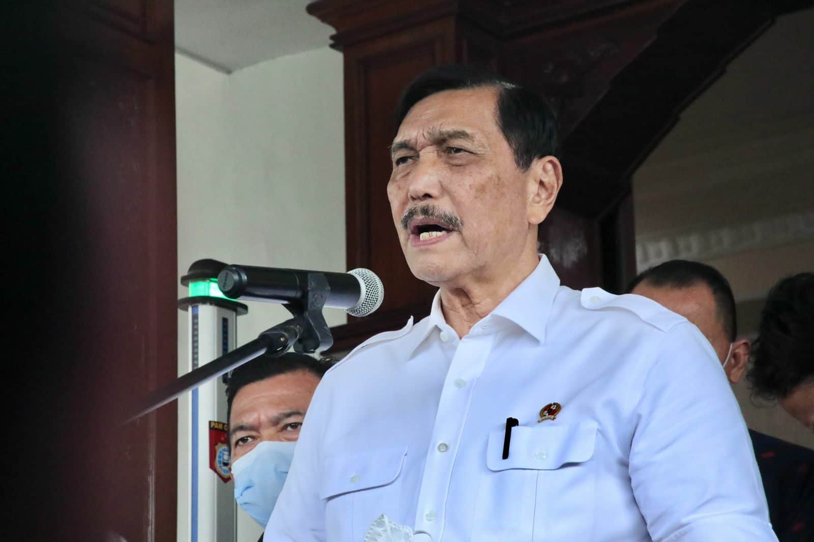 Luhut: Jabodetabek Jadi Teater Perang Lawan Covid