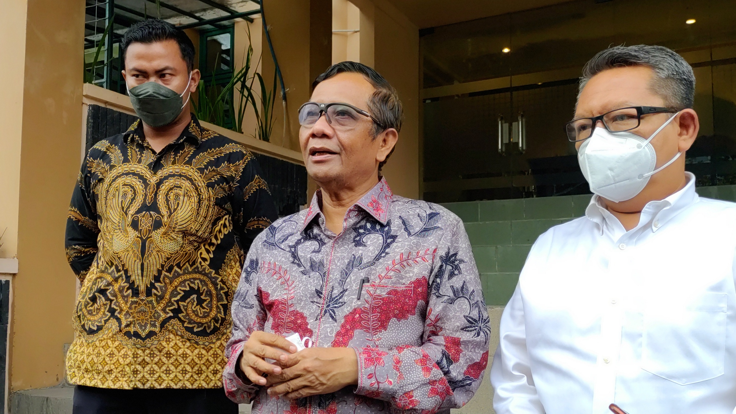 Mahfud MD Ikut Buka Suara Soal Cuitan Ferdinand 'Allahmu Lemah' yang Sedang Viral