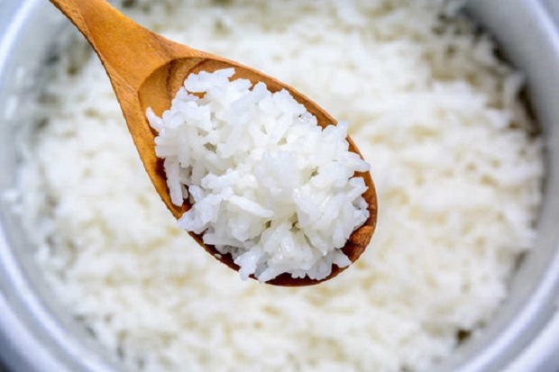 Memanaskan Nasi Bahaya untuk Kesehatan, Mitos atau Fakta?
