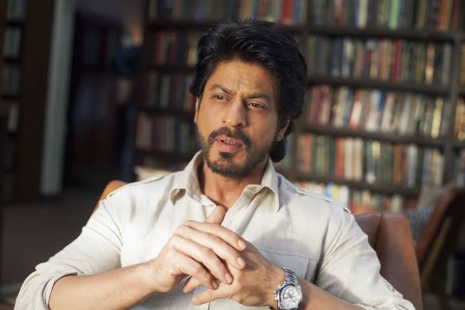 Shah Rukh Khan Ungkap Gaji Pertamanya Rp9 Ribu