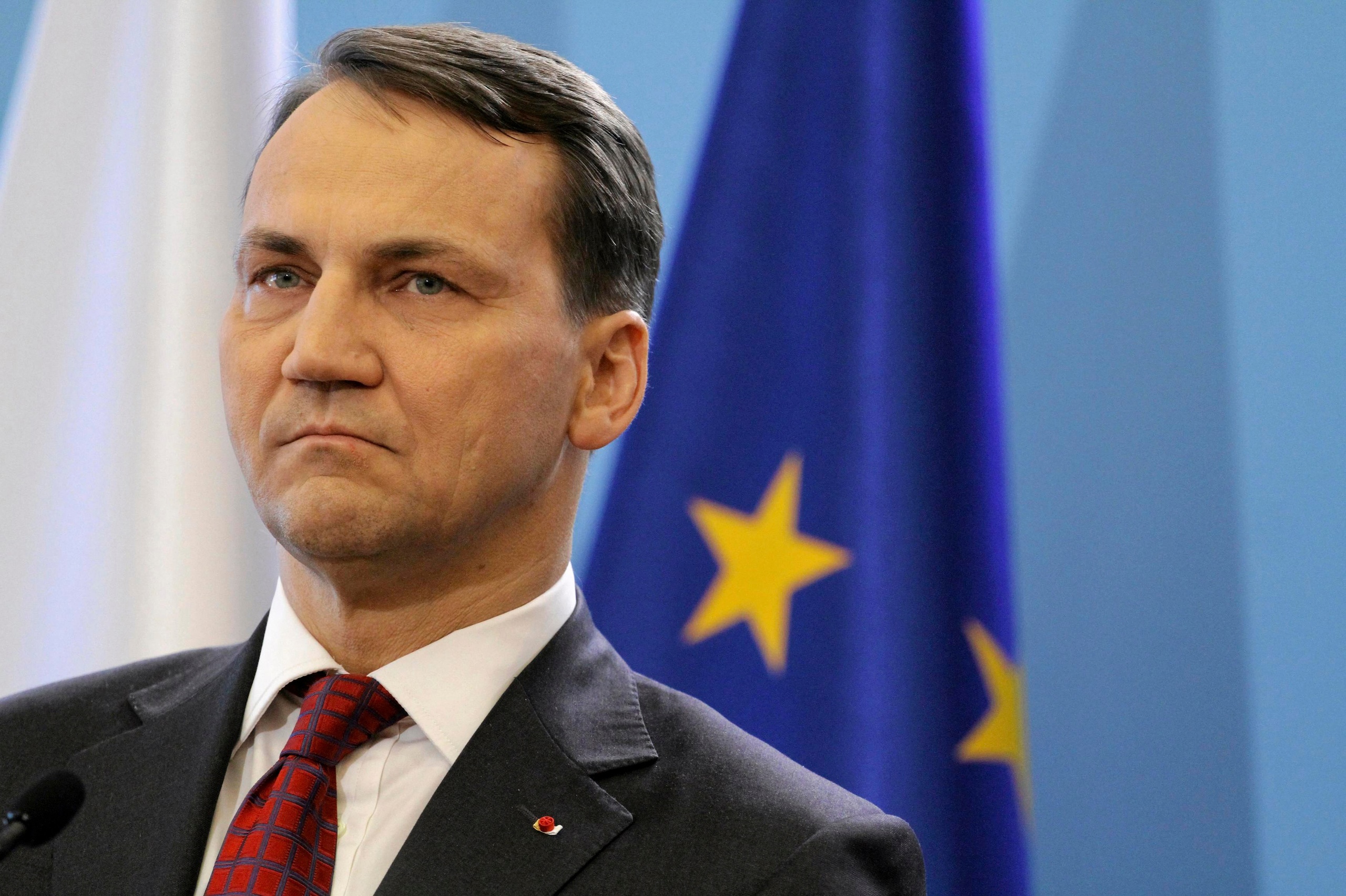Anggota Parlemen Eropa: Barat Berhak Beri Ukraina Senjata Nuklir
