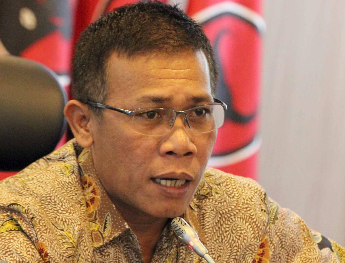 Sindir Jokowi Tak Berkutik Saat Relawan Bagi Kaus ‘Presiden 3 Periode', Politikus PDI-P Singgung Agenda Jahat
