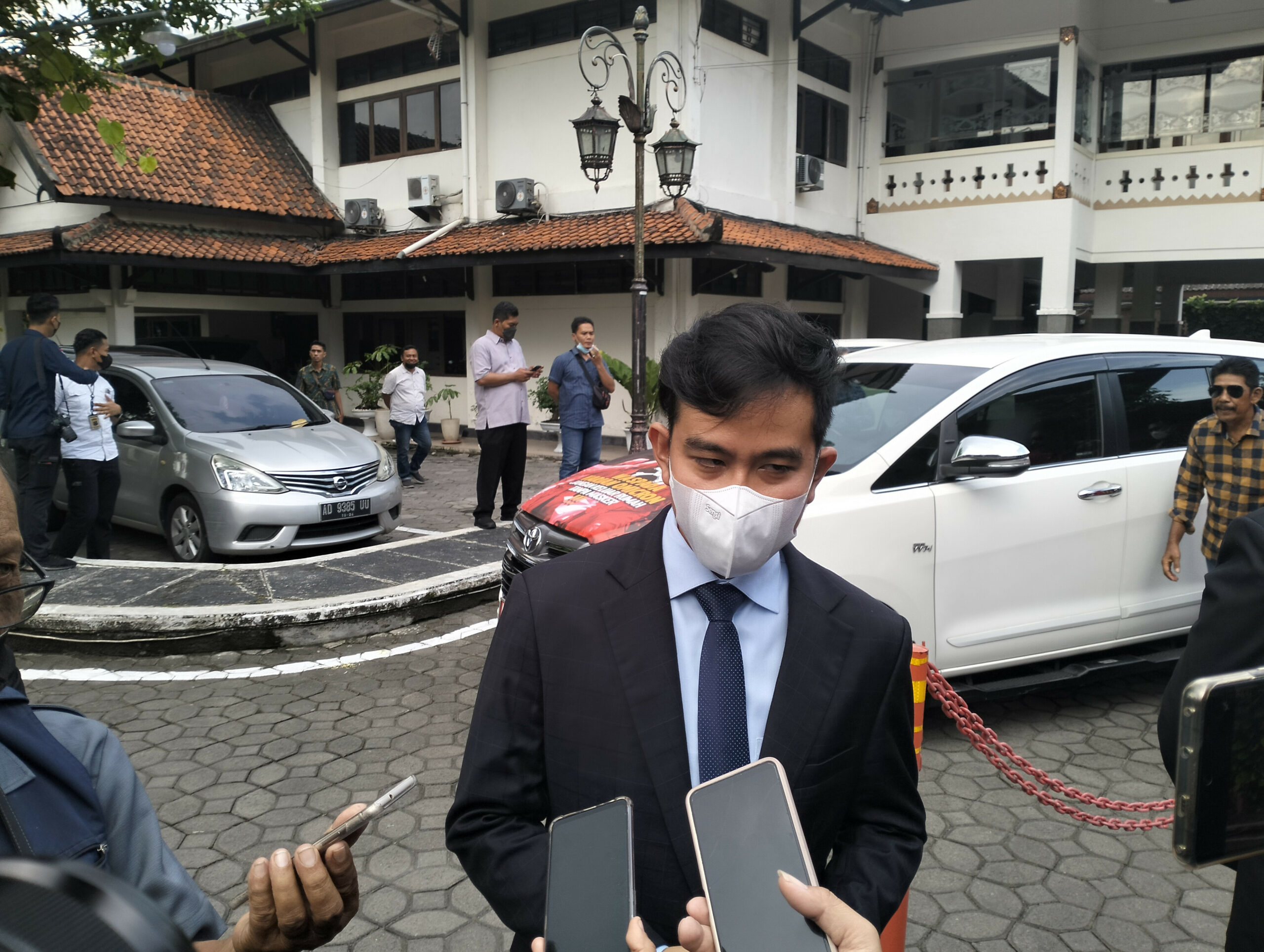 Kios Pasar Tradisional Solo Dijual di Marketplace, Gibran Ancam Cabut SHP