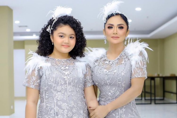 Amora Lemos Tanda Tangan Kontrak dengan Sony Music