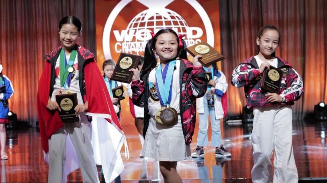 Arsy Hermansyah Raih Medali Emas dari Ajang Nyanyi di Amerika