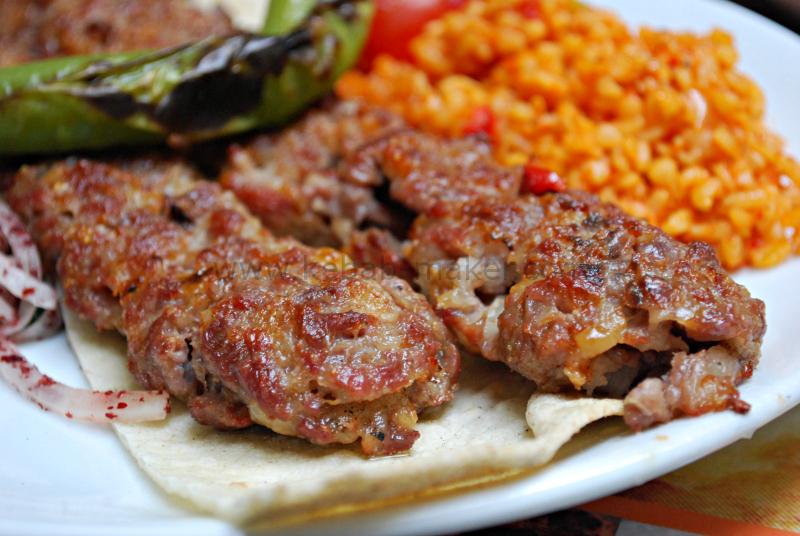 Resep Kebab Adana Khas Turki, Pakai Daging Domba Muda Giling