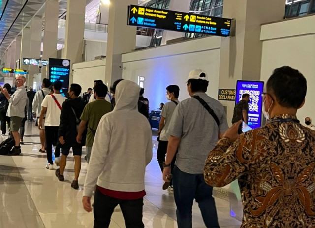 Kemlu Kembali Pulangkan 14 WNI Korban Penipuan Perusahaan Online Scam dari Kamboja
