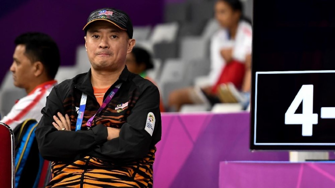 Rela ‘Nyeker’ Usai Pinjamkan Sepatunya ke Pemain Lawan, Hendrawan Banjir Pujian