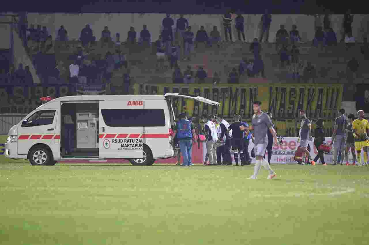 Simak Kronologi Insiden Horor Angga Saputro di Liga 1