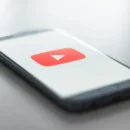 YouTube Uji Coba Fitur Pinch-to-Zoom Versi Baru