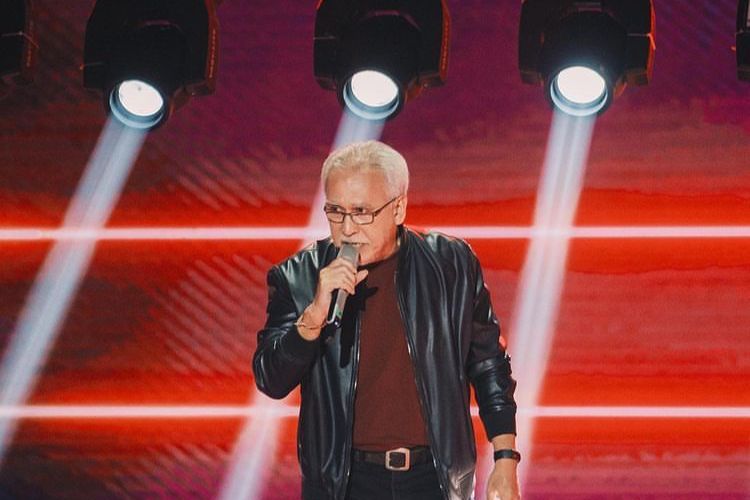 Iwan Fals Pamer Foto di Podium Kepresidenan: Kayaknya Oke Juga