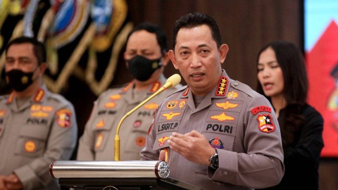 Kapolri Ancam Jajarannya yang Tak Ikuti Jokowi: Silakan Keluar atau Saya Keluarkan!