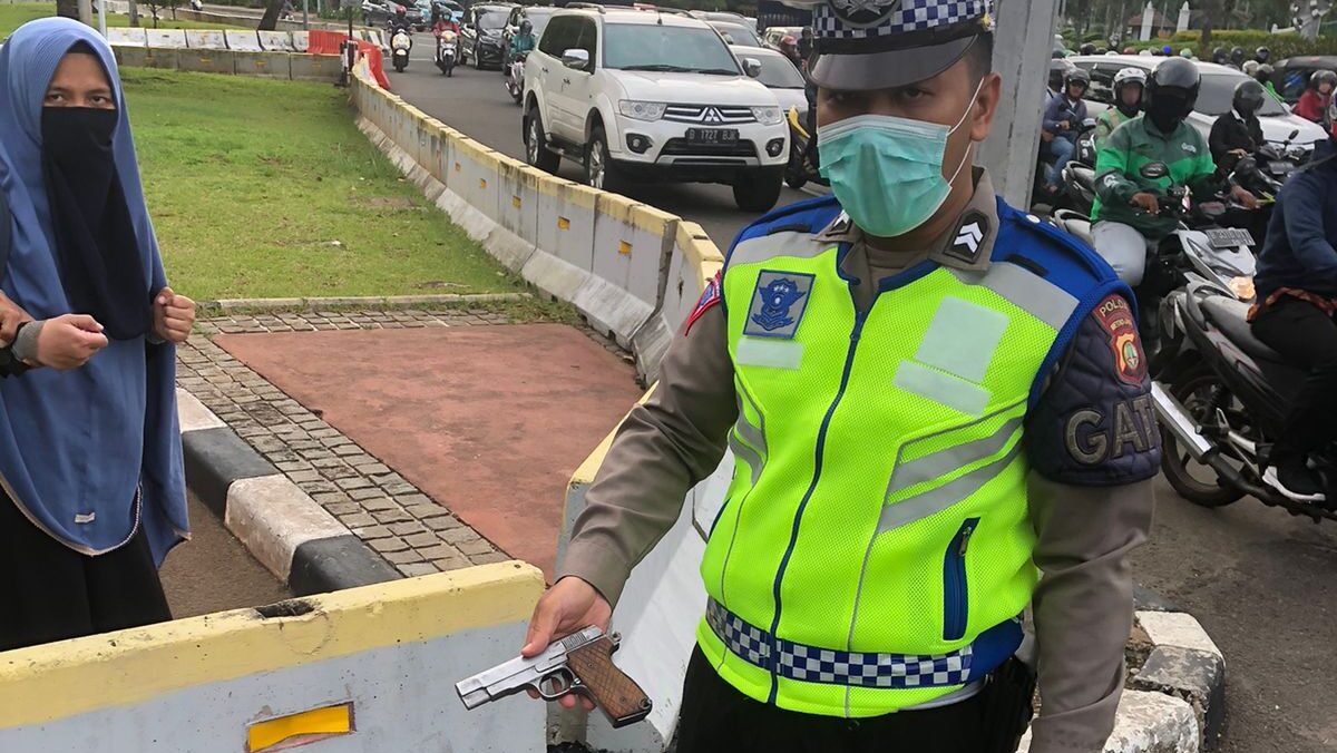 Wanita Bercadar Hendak Terobos Istana Negara Bawa Senpi Akhirnya Ditangkap Polisi