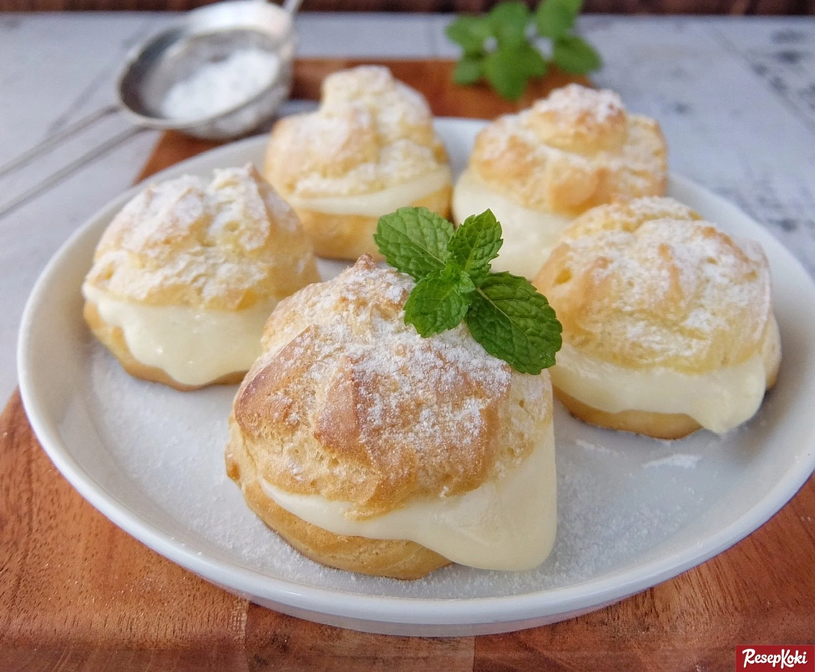 Resep Kue Sus Isi Vla untuk Teman Ngopi di Sore Hari