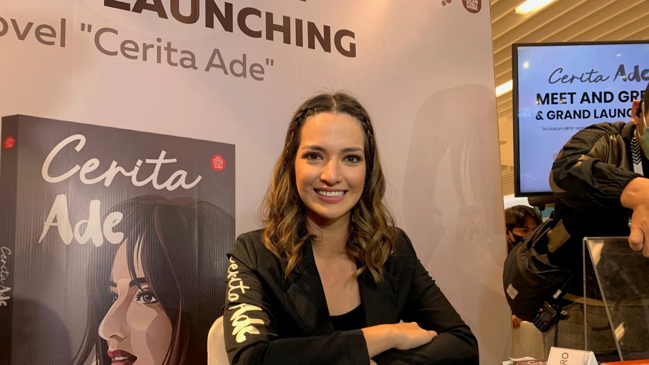 Nia Ramadhani Ceritakan Kisah Hidupnya Lewat Novel ‘Cerita Ade'