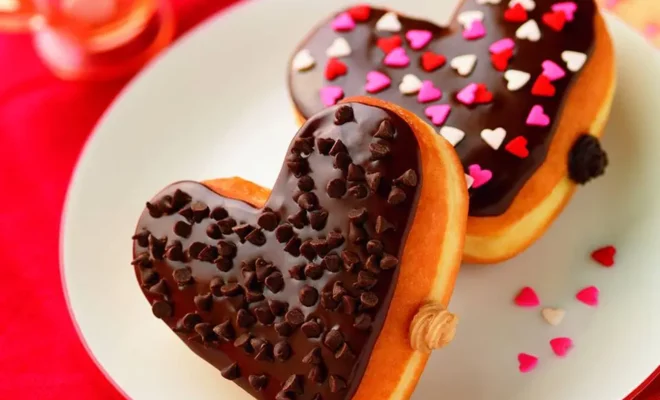 Resep Donat Valentine, Bentuk Hati dan Topping Cokelat