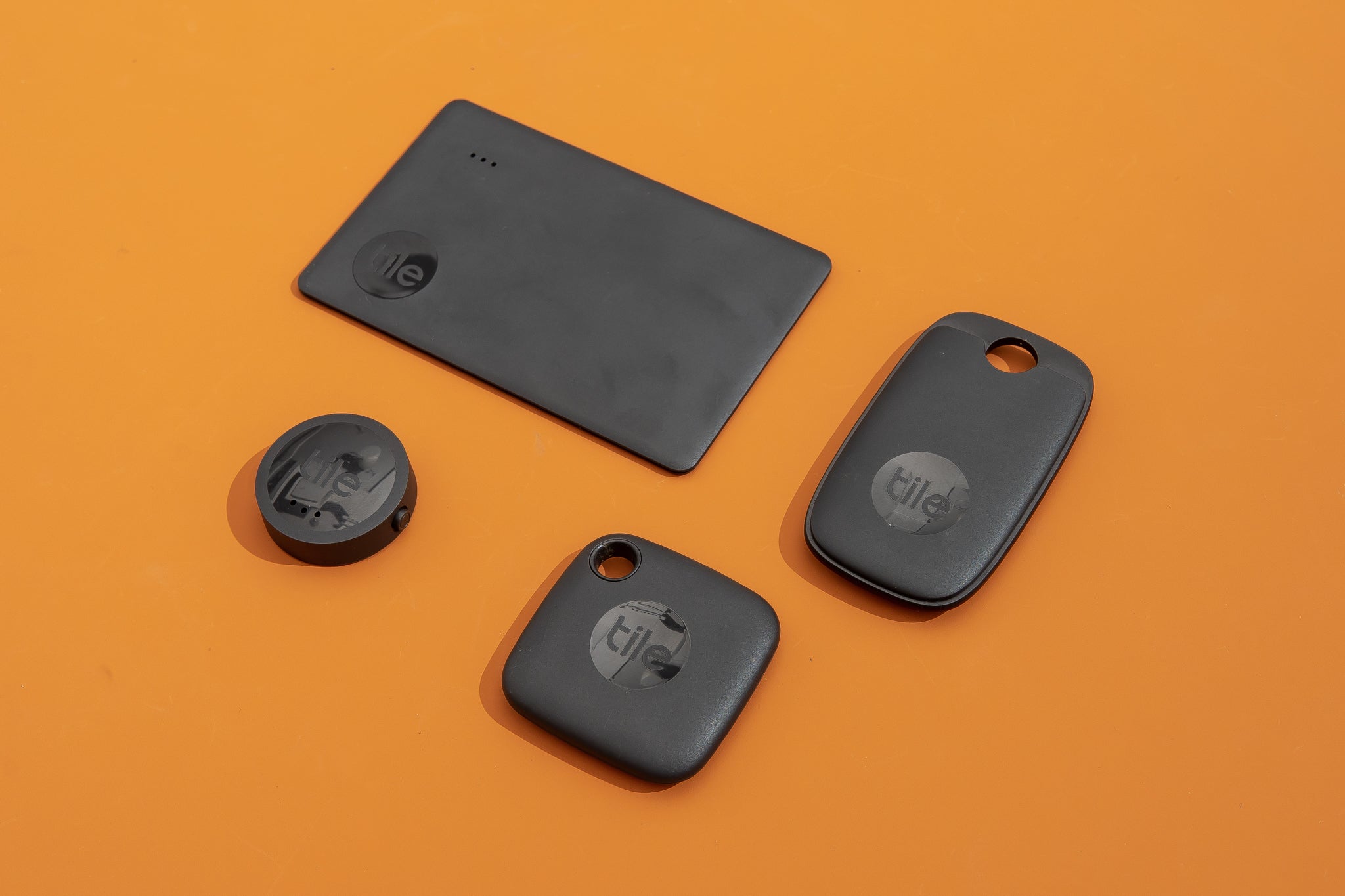 Bluetooth Tracker Tile Permudah Cari Barang Hilang
