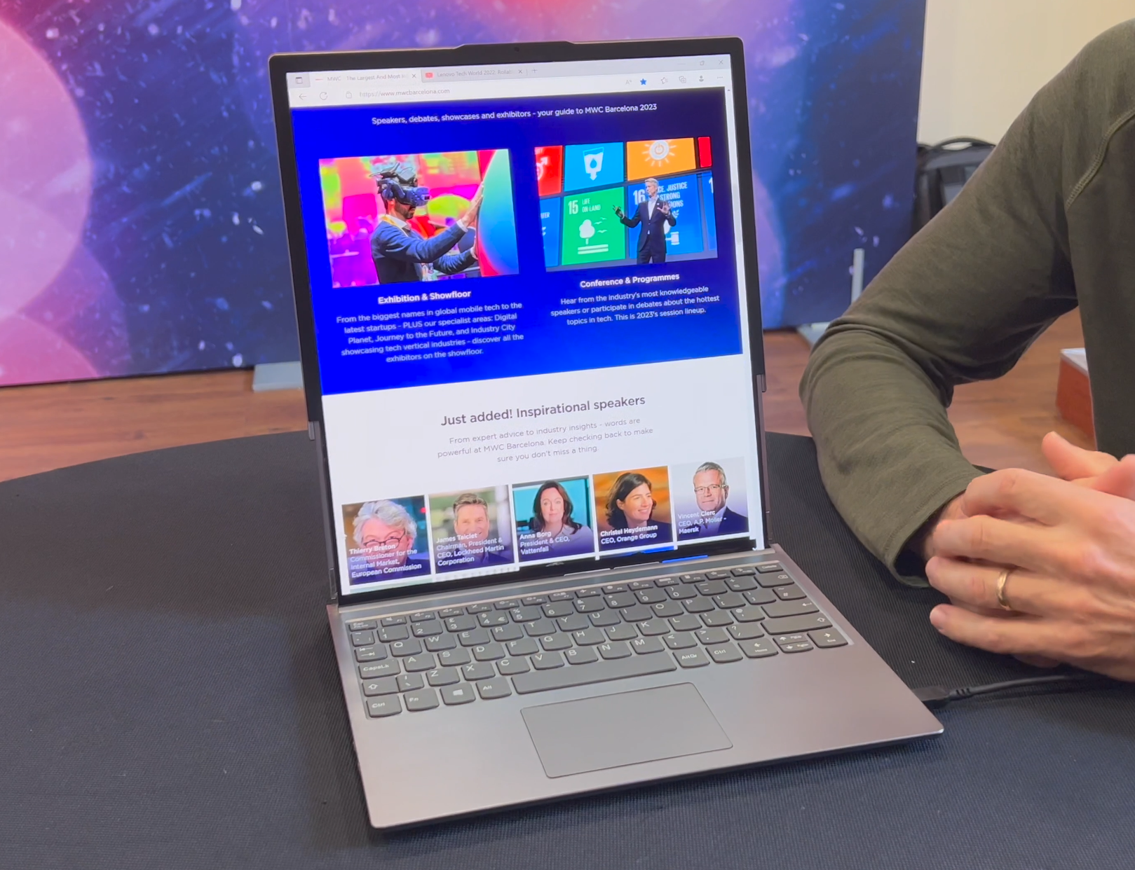 Lenovo Pamerkan Laptop dengan Layar Bisa Digulung dan Memanjang