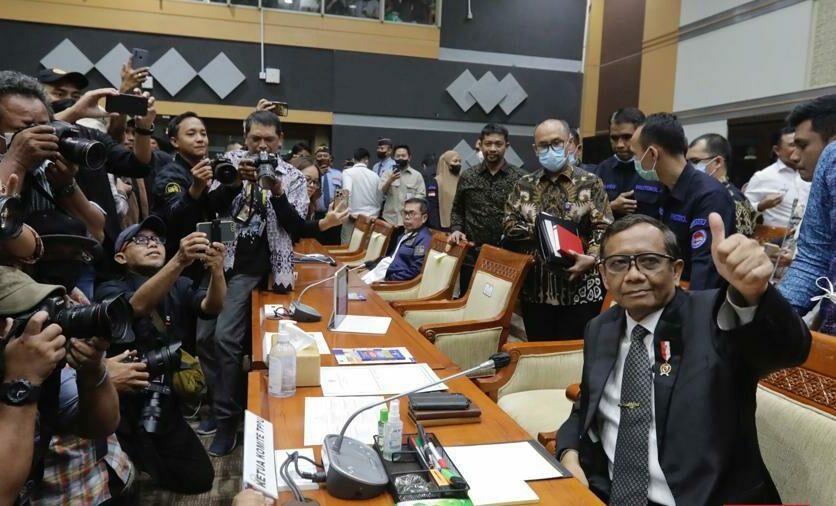 Survei LSI Soal Isu Dana Tak Wajar Rp349 T: Publik Lebih Percaya Mahfud MD Ketimbang DPR