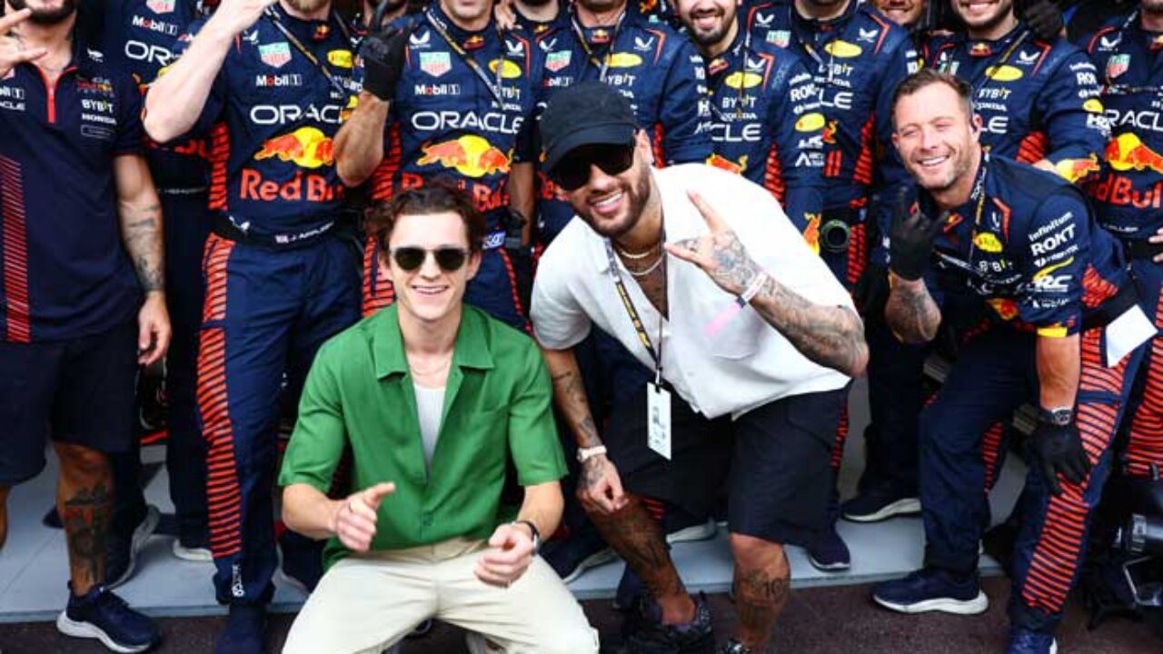 Tom Holland Jadi Pengibar Bendera Finis Formula 1 Grand Prix Monaco