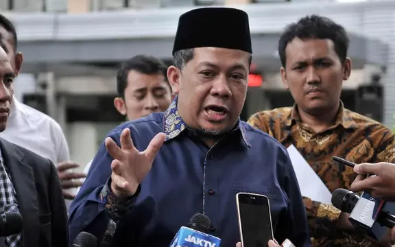 Fahri Hamzah Klaim Jokowi Bukan Petugas Partai PDIP, Kok Bisa?