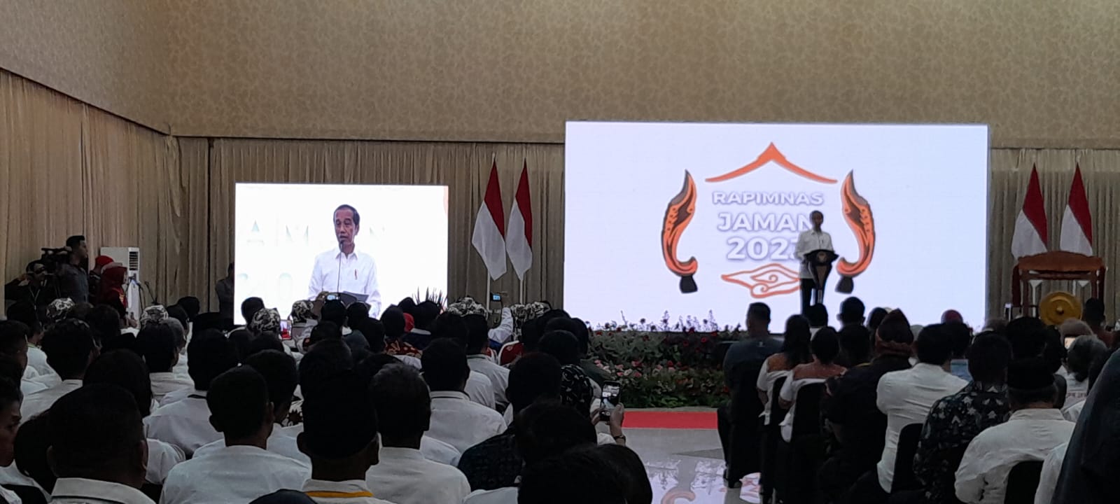 Sebut Atraksi Politik Belum Selesai, Jokowi Kembali Minta Relawan ‘Ojo Kesusu’ Tentukan Dukungan Capres
