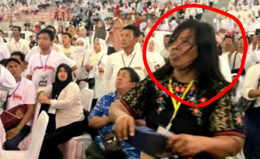 Sebut Ingin Cari Keadilan, Wanita Nekat Siram dan Lempar Sandal ke Arah Jokowi