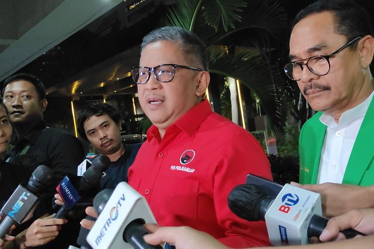 Hasto Buka Suara Soal Kans Gibran Bacawapres Prabowo