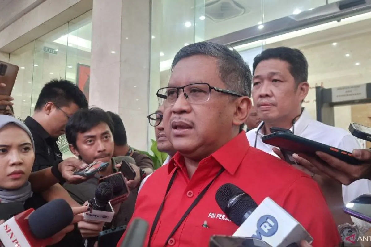 Hasto Jawab Isu PDIP Keluar dari Kabinet Jokowi