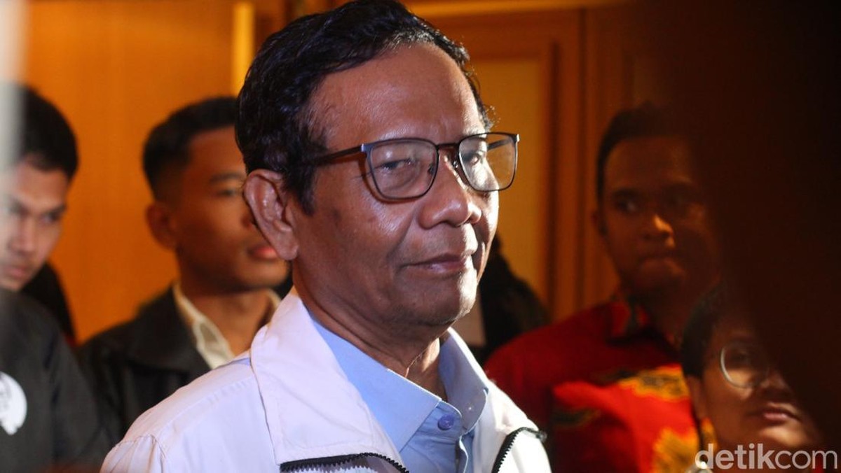Mahfud MD Respons Permintaan Pemakzulan Jokowi