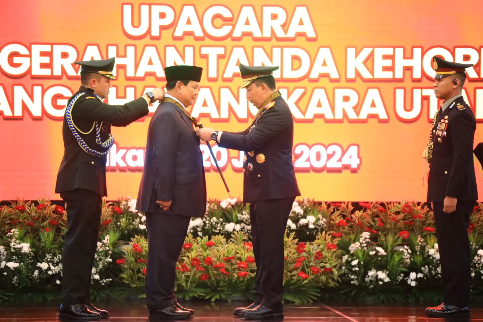 Prabowo Dianugerahi Bintang Bhayangkara Utama Oleh Kapolri Lewat SK Jokowi