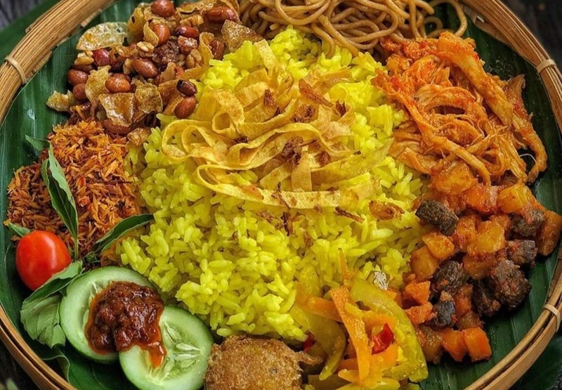 Resep Nasi Kuning Komplit dengan Lauknya untuk Sajian Spesialv