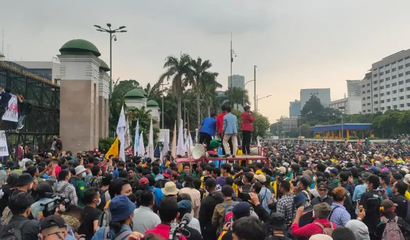 Aliansi BEM Indonesia Gelar Demo ‘Menghitung Hari Menuju Pengadilan Jokowi’ di DPR