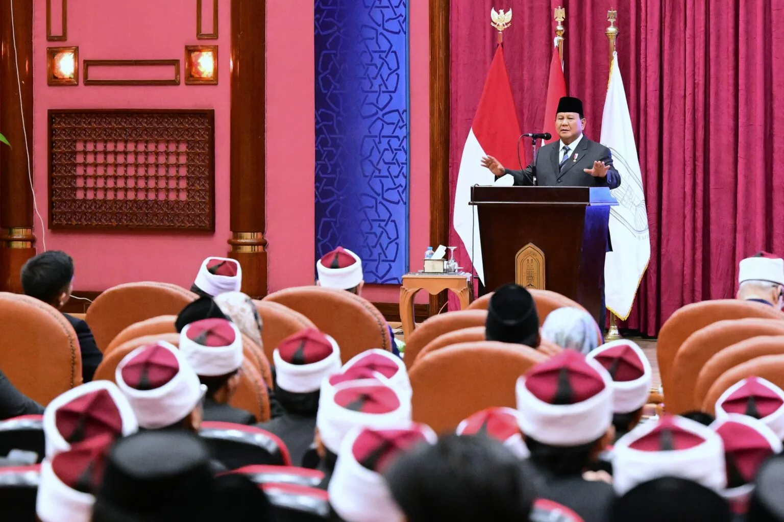 Di Depan Mahasiswa RI di Kairo, Prabowo Singgung Usulan Cak Imin Jadikan Gus Dur Pahlawan Nasional