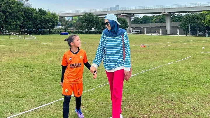 Zaskia Adya Mecca Ungkap Putrinya Diincar 2 Klub Sepak Bola di London dan Portugal