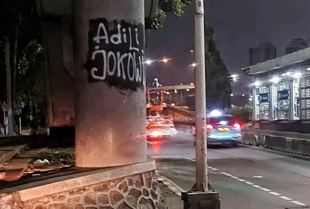 Coretan Dinding ‘Adili Jokowi’ Menjamur di Jakarta, Medan dan Solo, Pengamat: Sinyal Ketidakpuasan Publik