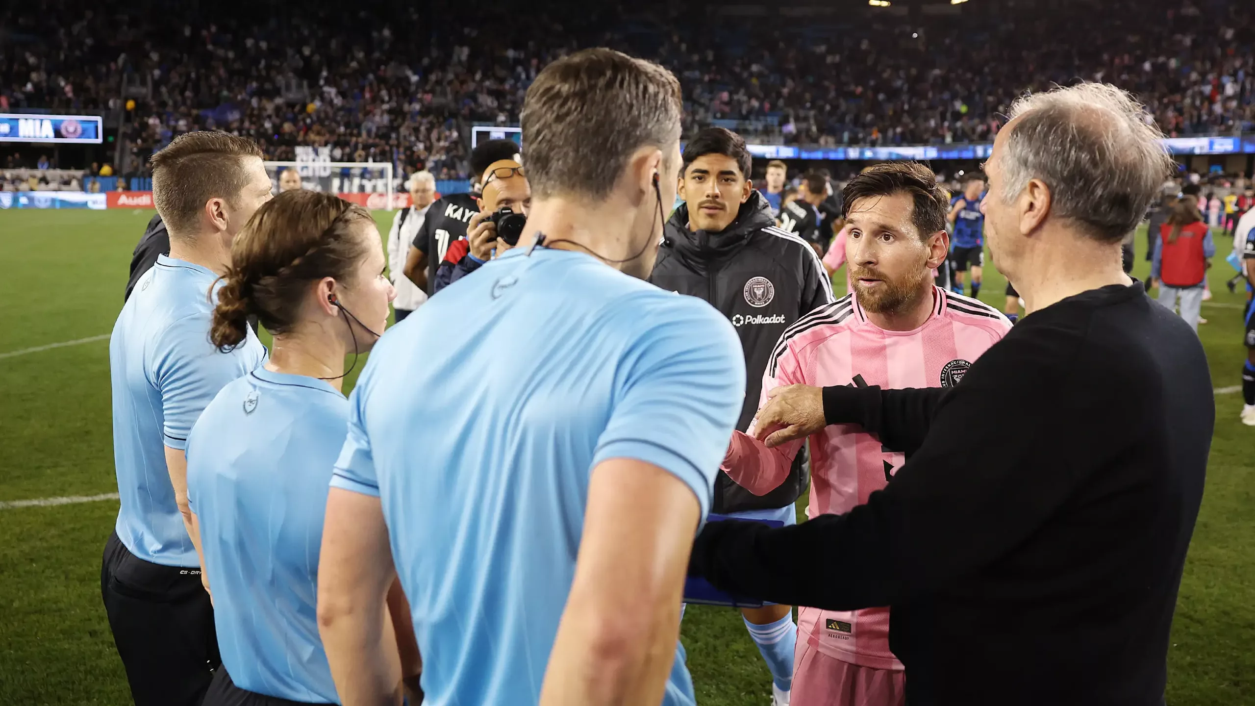 Labrak Wasit, Lionel Messi Nyaris Dapat Kartu Merah