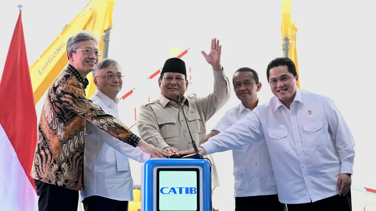 Prabowo Resmikan Proyek Baterai EV Terbesar se-Asia di Karawang