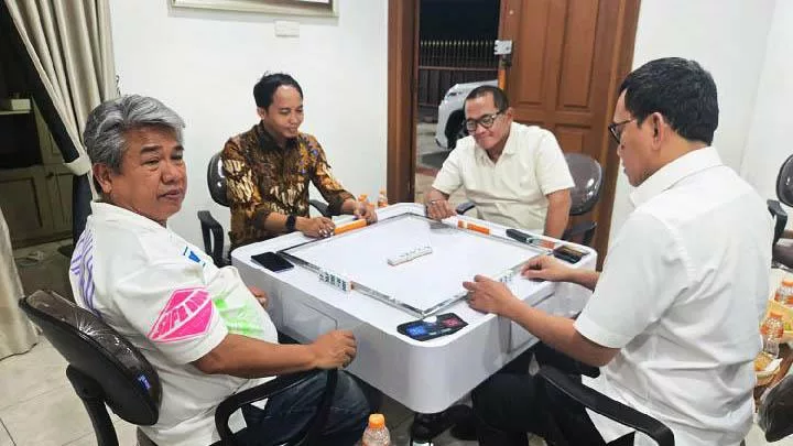Heboh Menhut Raja Juli Main Domino, Viral Dulu Baru Minta Maaf