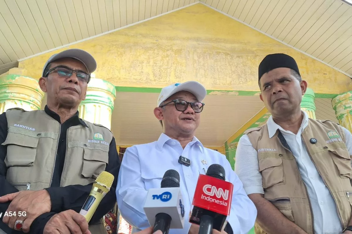 Mendikdasmen: Pembelajaran di Daerah Bencana Sudah 100 Persen, Tapi Bergantian di Tenda