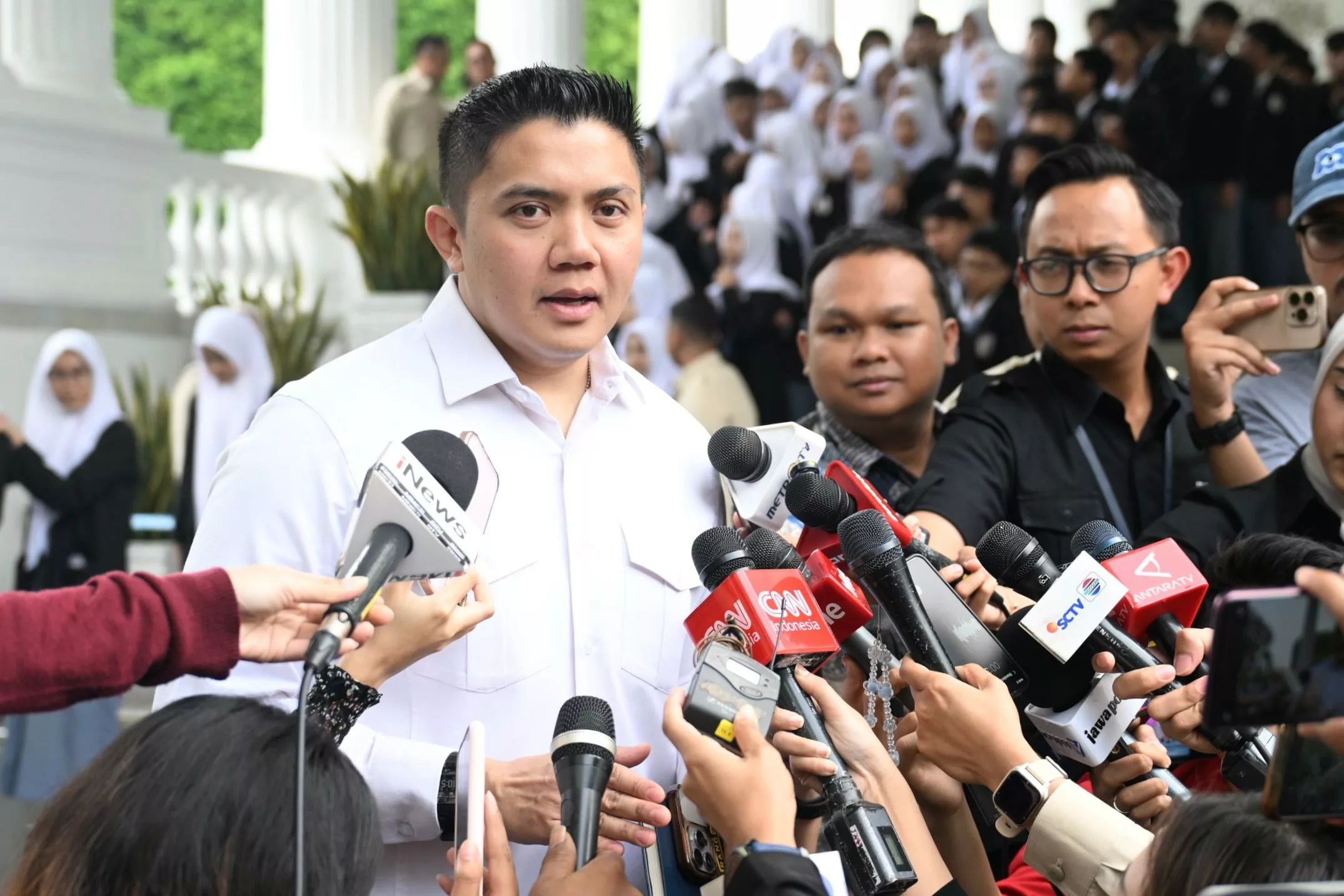 Seskab Teddy Respons Ajakan Saiful Mujani Gulingkan Prabowo